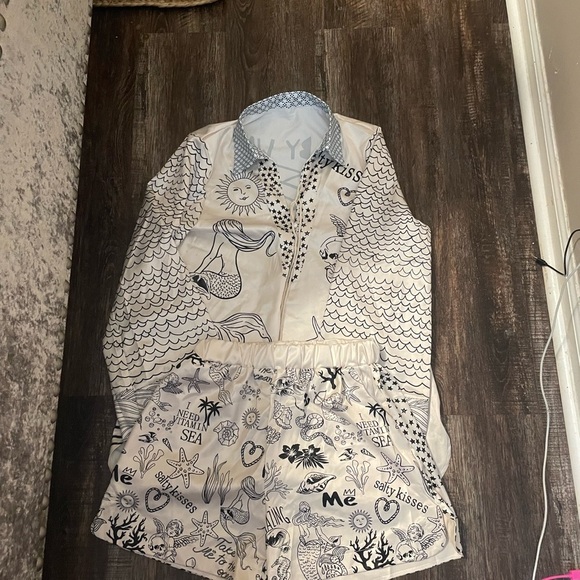 Source Unknown White and Blue Pajama Set - Picture 1 of 6